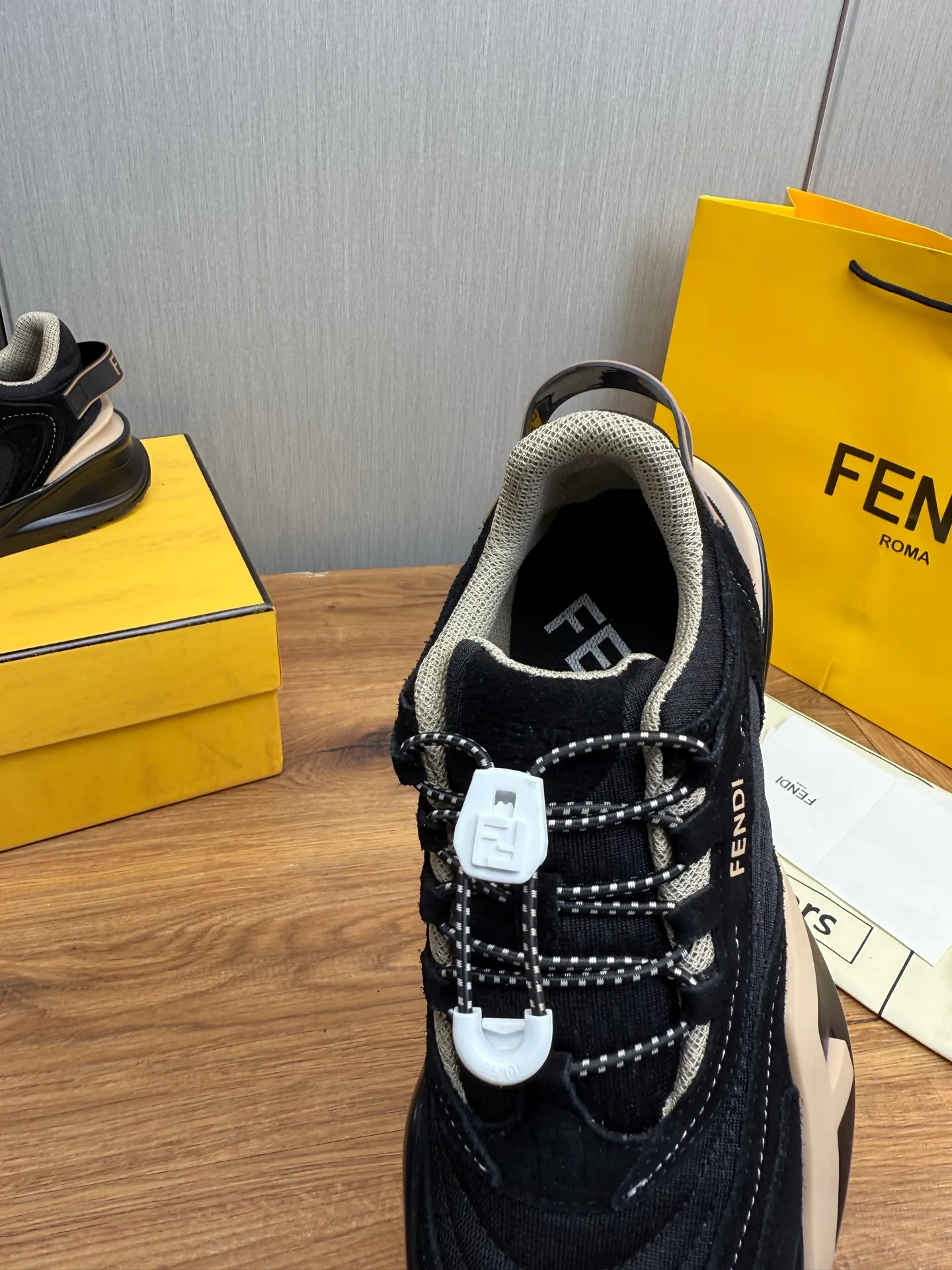 Men's men's shoes 💰560💰 Fendi [Fendi] hot style is on the market 🔥Fashionable casual men's shoes 🔱 Made of original brand fly knit fabric. Original cowhide + breathable mesh lining + sheepskin feet. Perfect shape and top quality, you deserve it 🔜Original rubber outsole, ultra-light, non-slip and wear-resistant 👣 Standard size 38-44